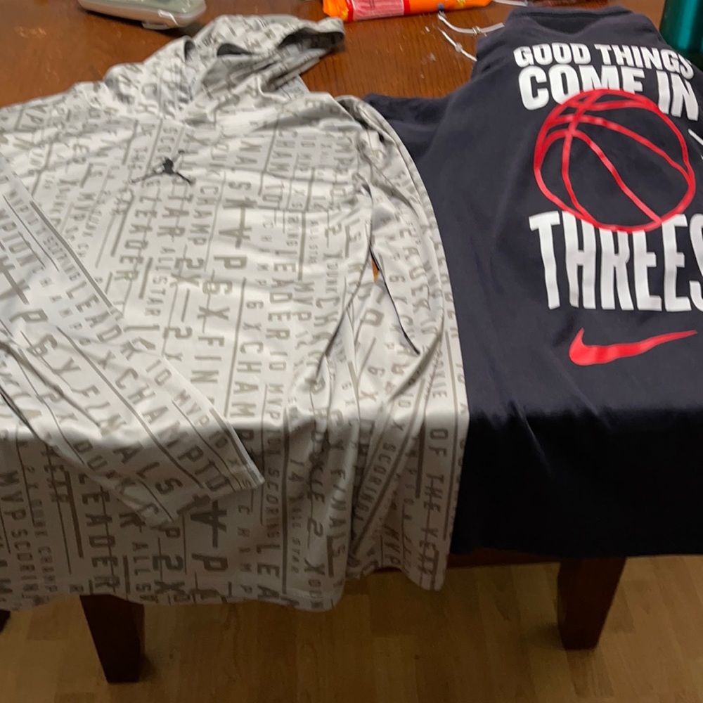 Nike.. air Jordan YOUTH size Large